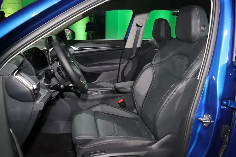 駕駛側膝蓋的軟墊設置，進一步增強了駕駛的舒適性。林浩昇攝