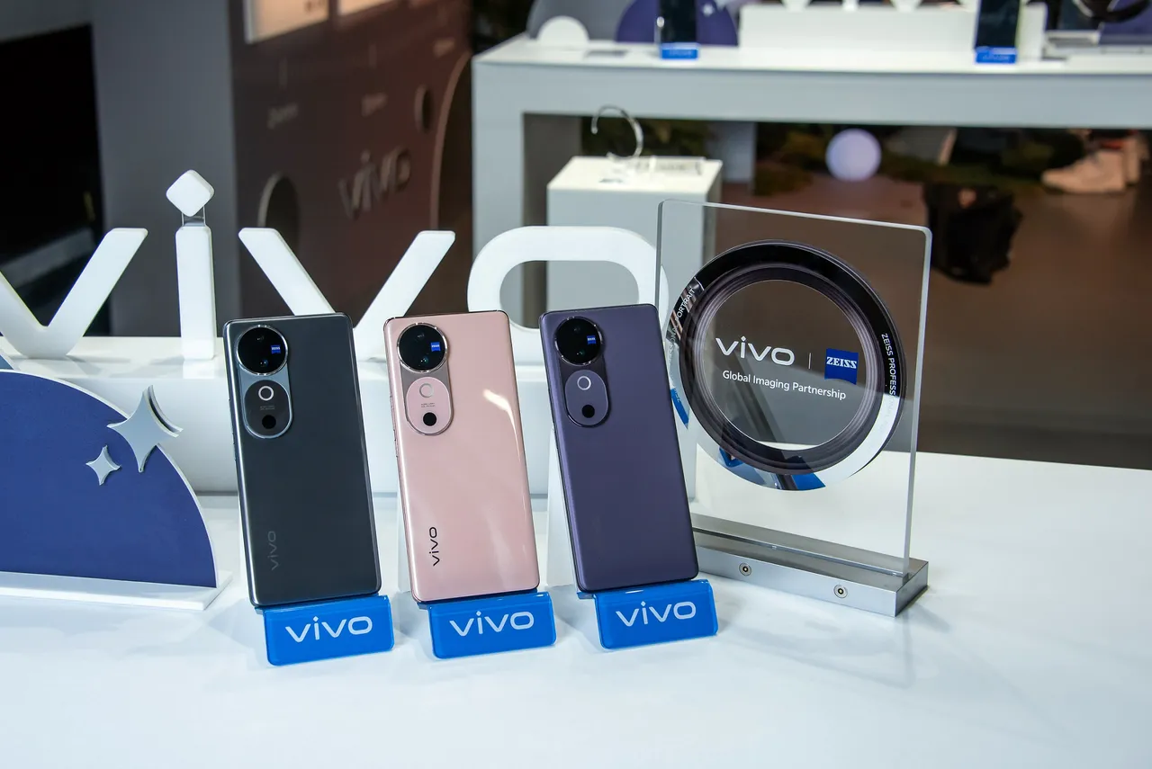 V40系列分別有V40售價$18,990元起;V40 Pro售價$24,990元。vivo提供