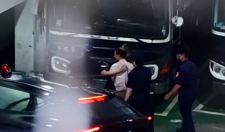 彭振聲緊急戒護送醫後，經過檢查治療已經出院被送回法院。莊宗達攝