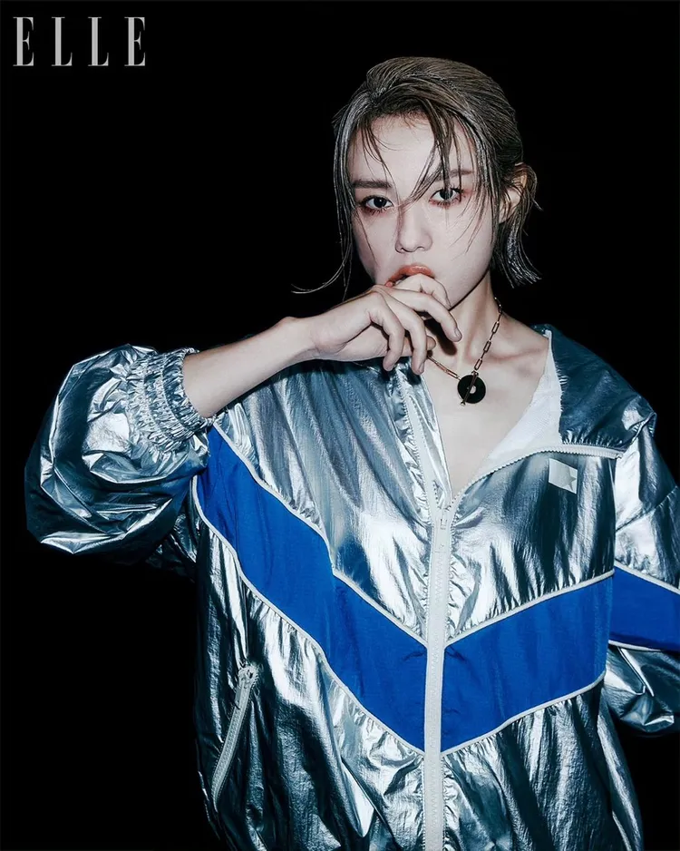 金藝智拍攝時尚雜誌。翻攝k_yeji92 IG