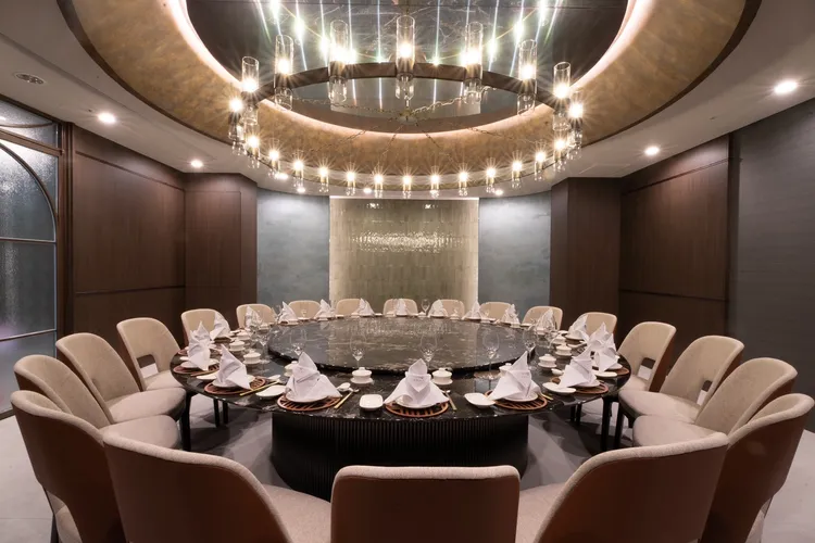 亞果薈中餐廳推出萬里蟹饗宴，圖為餐廳中最大包廂。業者提供