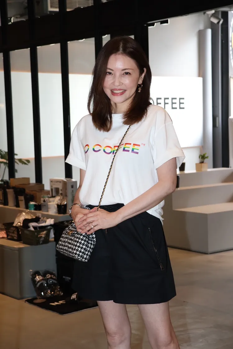 何如芸恢單後狀態越來越好，今亮麗出席一日店長活動。莊宗達攝影