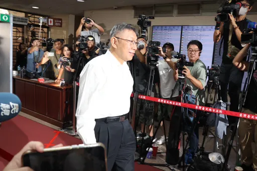 鐵粉懊悔!她幫柯文哲找金主「全心侍奉」 卻因「1瓶醬油」覺醒了