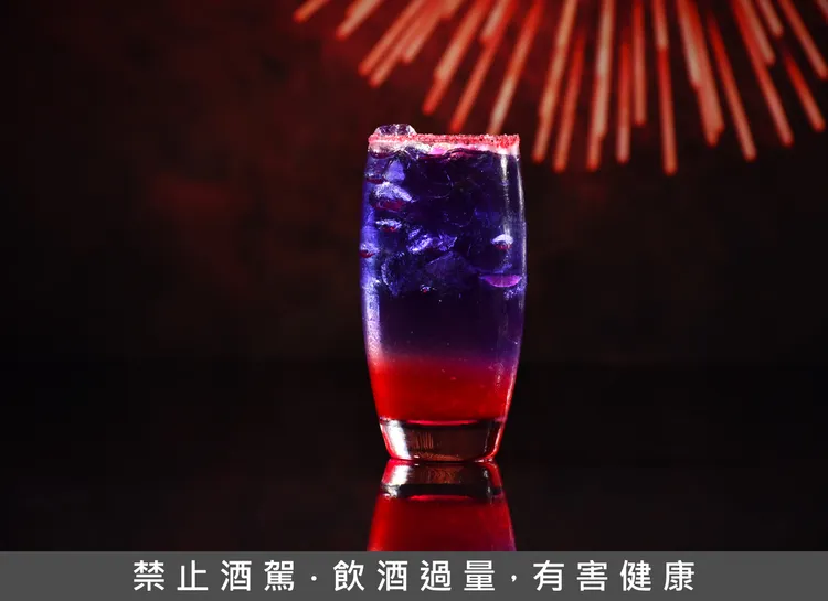如同煙火綻放的冰與火平衡之舞，讓賓客在唇齒間流轉的一口濃郁與一口沁涼的美妙感受。業者提供