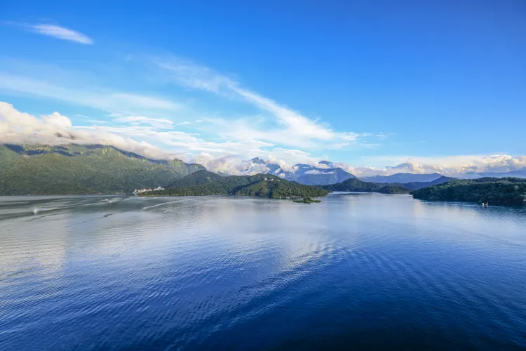 告別炎夏、早晚的輕風捎來一絲涼意，日月潭的秋天帶著豐收的氣息與自然的溫柔，在微涼風中的湖光山色愈發迷人，此時這正是放鬆身心、沉浸於大自然懷抱的最佳時節。業者提供