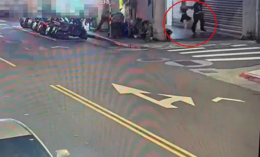 荒唐！嫖客半套性交易爽完還行搶賣淫女　當街拉扯落網