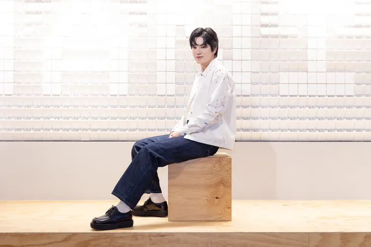 李成種自爆為了這次訪問，整身都是名牌。COME ON JKSSP提供