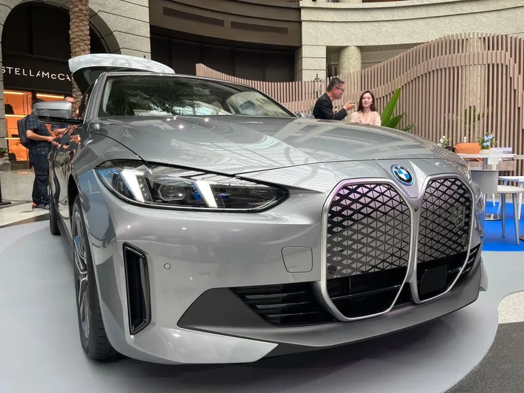 全新4系列全車系皆擁有完美的50:50車身配重。林浩昇攝