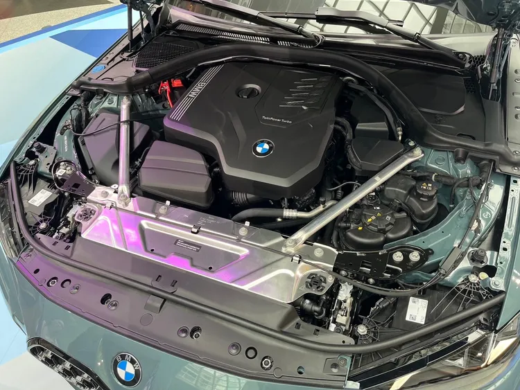 直列四缸汽油引擎及Steptronic運動化八速手自排變速箱，具備雙渦流單渦輪增壓技術、高精準燃油缸內直噴等科技。林浩昇攝