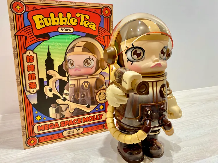 台灣限定款「MEGA SPACE MOLLY 400%珍珠奶茶」。莊偉祺攝