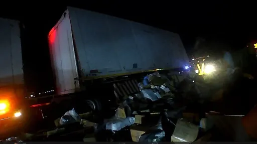 國3彰化段「雙向」事故!北向2車追撞 貨物掉南向再殃及3車