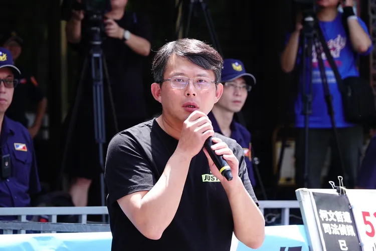 黃國昌對著小草們精神喊話。莊宗達攝