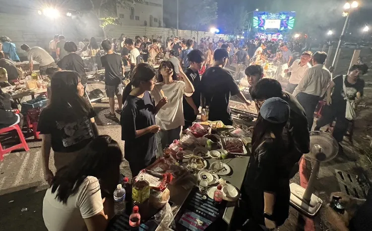 中秋節群聚烤肉要小心諾羅病毒引發的腹瀉疫情。葉家銘攝