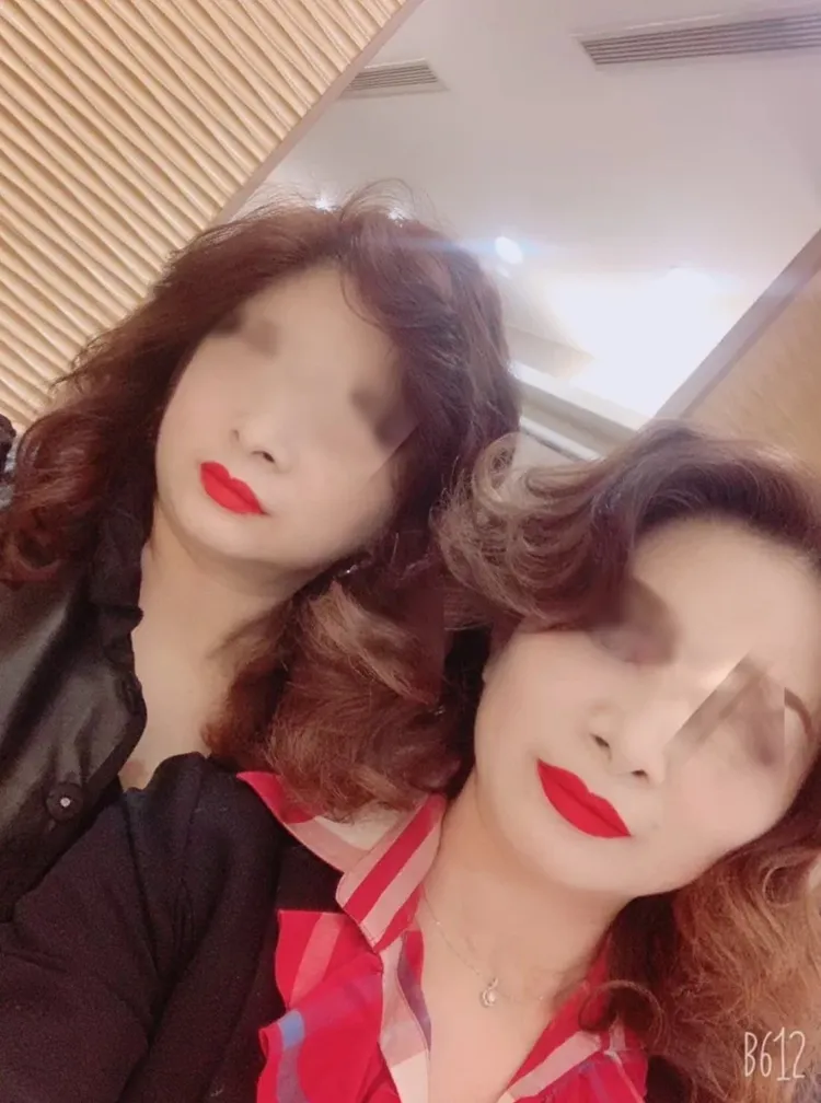 廖女（右）之前疑似有金錢糾紛，曾遭人擄走，現在又發生車禍喪命，家屬懷疑事件不單純。翻攝照片

