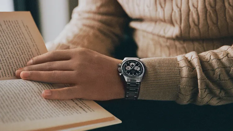 ZENITH與鐘錶時計平台Hodinkee跨界合作，推出Chronomaster Original全日曆月相限量版計時腕錶。品牌提供