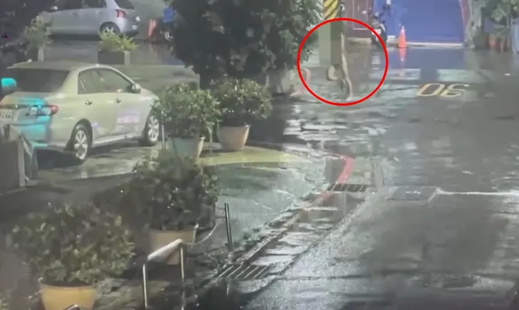 郭男全裸在街上逃竄。警方提供