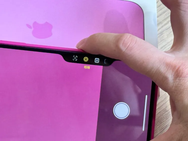 相機控制按鍵可以直接左右滑動調整焦距、拍照模式。趙筱文 攝