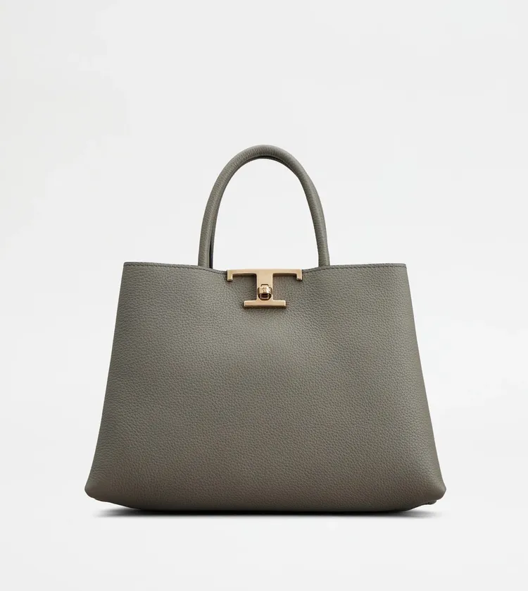 T Timeless灰石色手提肩背包，9萬9900元。品牌提供