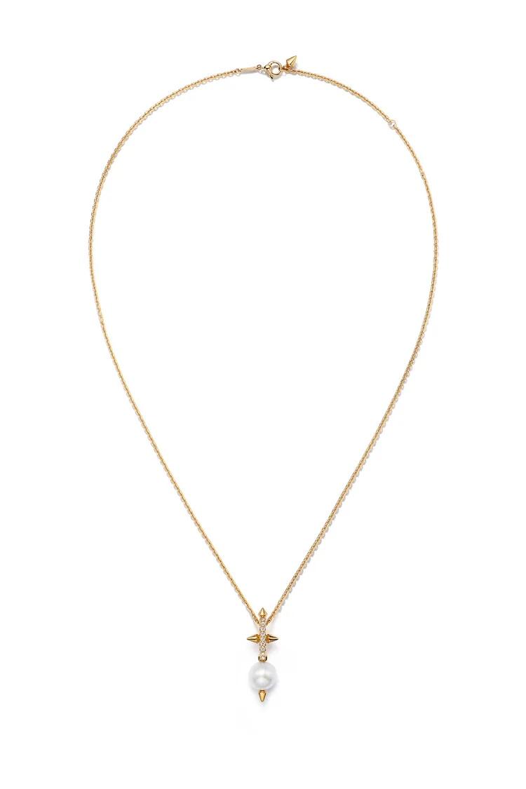 Tiffany Titan by Pharrell Williams系列18K黃金鑽石與珍珠鍊墜。品牌提供