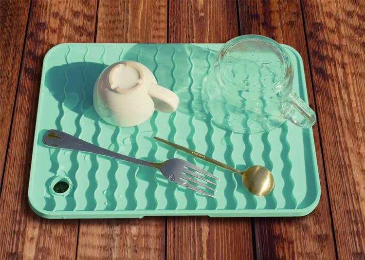 中鋼2024年股東會紀念品「砧心有您」抗菌多功能不鏽鋼砧板組，深受129萬名股東們青睞，十分搶手。中鋼提供