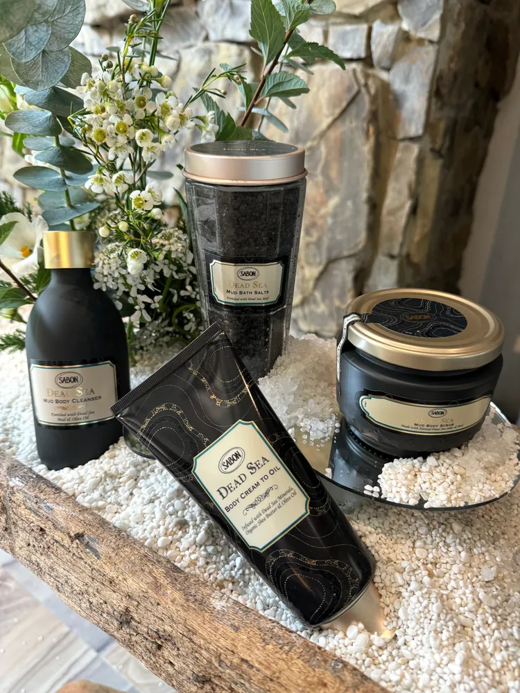 SABON全新死海黑礦泥極致護膚系列，結合了死海鹽和死海礦泥。張家玲攝