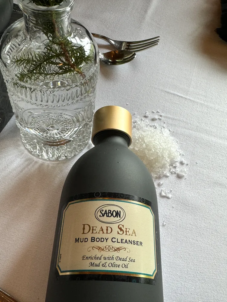 死海黑礦泥沐浴露，290ml／1180元。張家玲攝