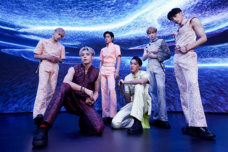 「Ozone」在MV服裝特別訂製全新造型，為歌曲注入了更多的視覺。索尼音樂提供