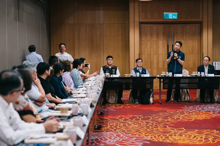 交通部長陳世凱前往花蓮與在地業者座談。交通部提供
