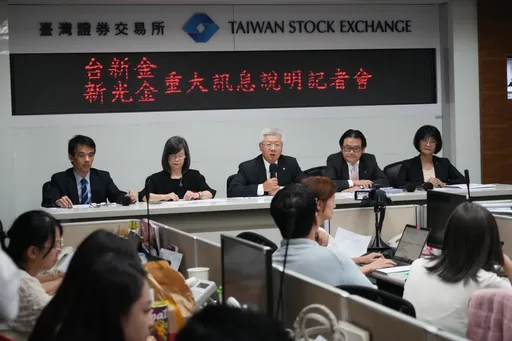 新新併「換股價跌到12.3元」 大股東互撕!林伯翰批:掏空新光金