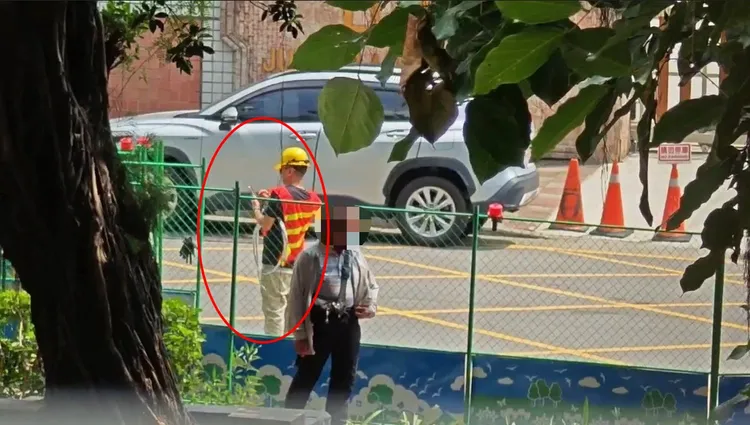 警方為了逮捕車手，還變裝扮成工地工人。民眾提供