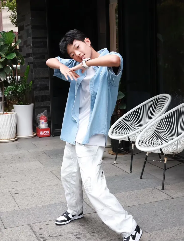 至琦熱愛跳舞，笑稱會開始是因想選一個能待在室內的運動。莊宗達攝