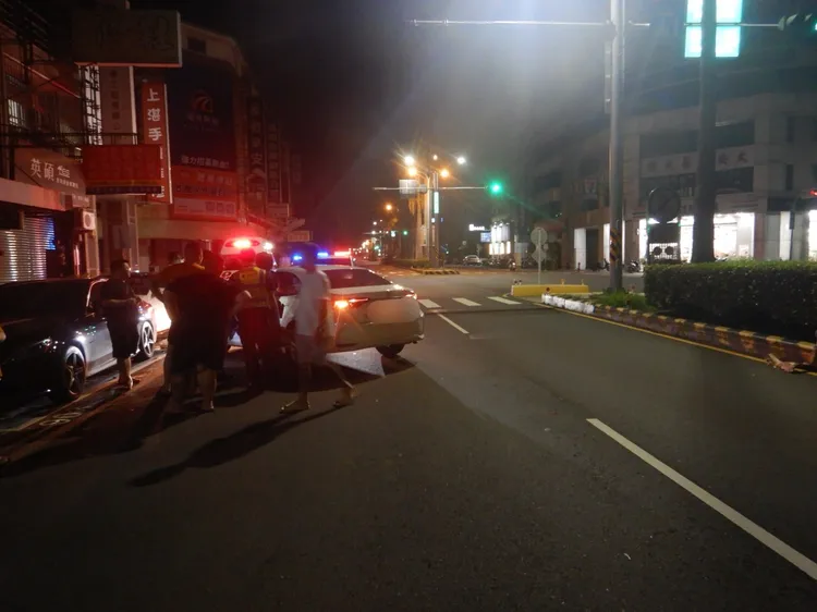 這起自故只造成邱姓駕駛輕微擦挫傷。民眾提供