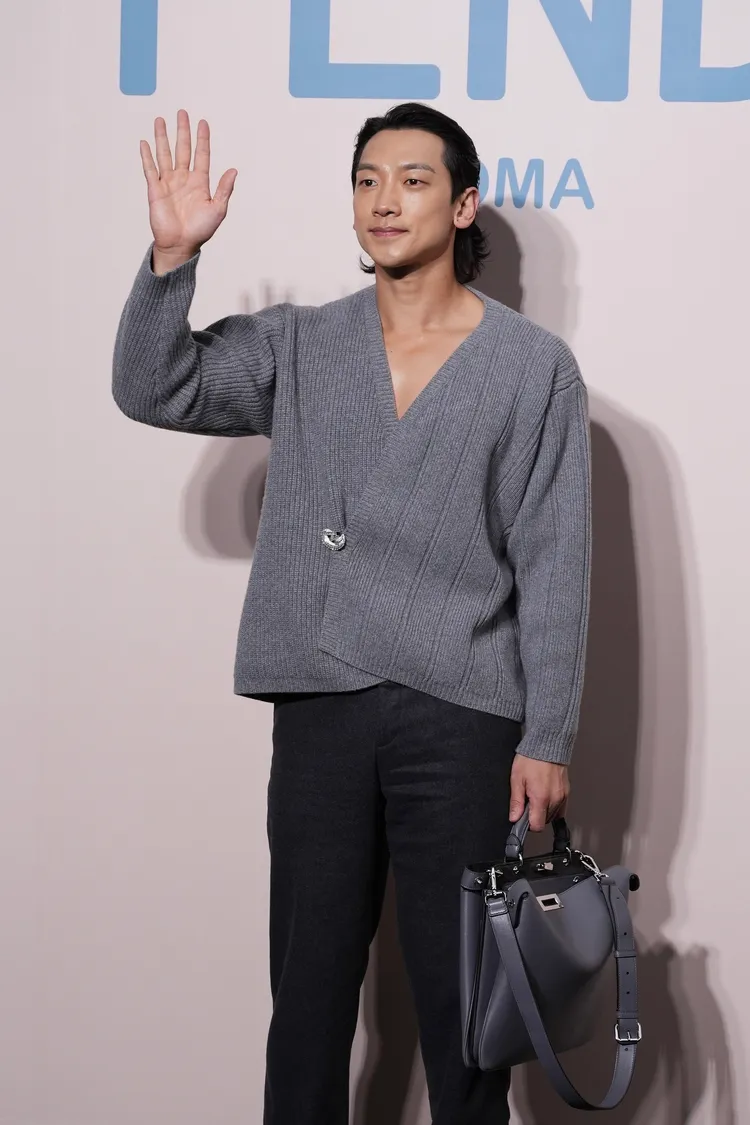 Rain今日的造型完全藏不住超壯身材。彭欣偉攝