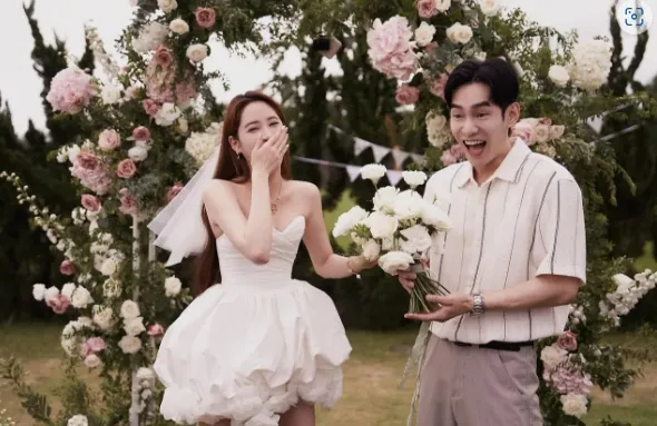 張書豪（右）精心策畫向歐陽妮妮求婚。翻攝bryanchang1988 IG