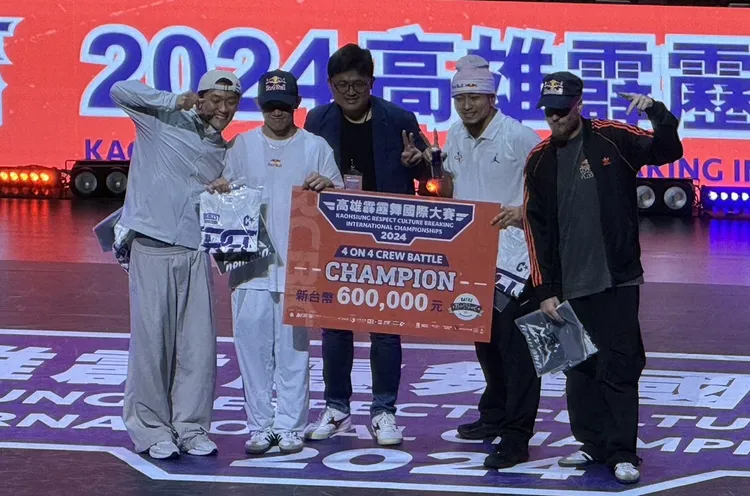 霹靂舞奧運冠軍Phil Wizard率領韓國奧運選手Hong 10、荷蘭奧運選手Menno以及日本的Issin組成的隊伍，拿下4對4團體賽冠軍及60萬獎金。讀者提供