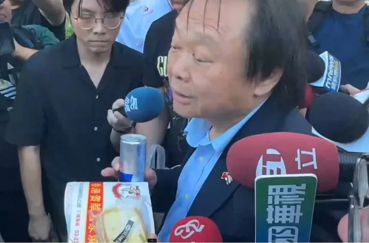 王世堅今赴土城看守所看望柯文哲。讀者提供