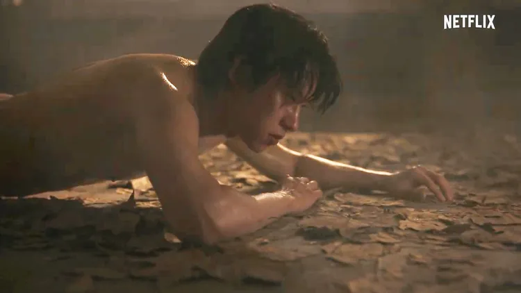 金聖喆飾演的新真理會議長「鄭晉守」被演示後復活。翻攝YouTube