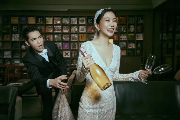 蕭敬騰與Summer俏皮的婚紗照。翻攝蕭敬騰臉書