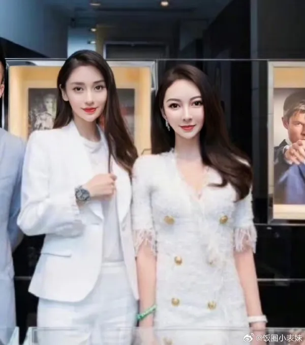 葉珂（右）曾和黃曉明前妻Angelababy合照。翻攝飯圈小表妹微博