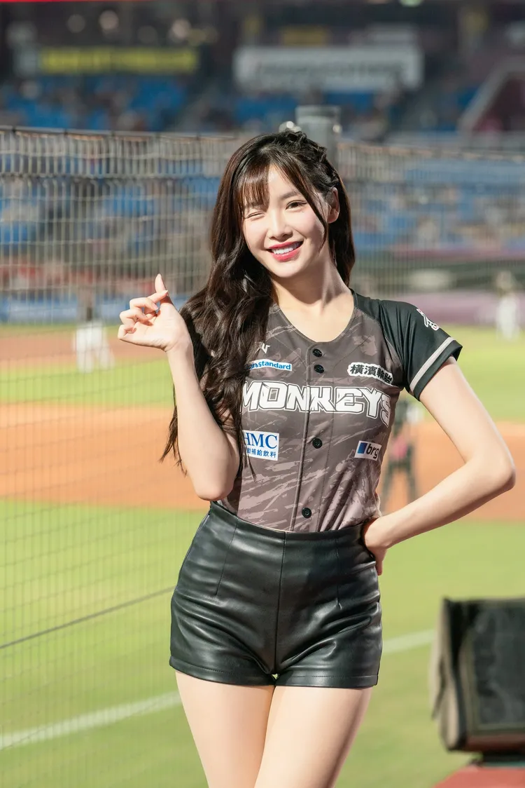 回眸女神菲菲。樂天桃猿提供