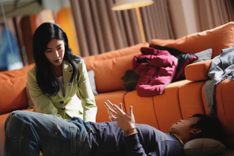 顏正國（下）因早洩問題找上楊謹華飾演的性治療師求助。壹壹影業提供