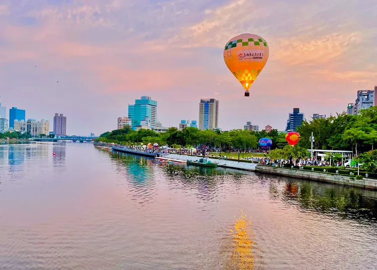 愛河熱氣球展演為高雄市景帶來不一樣的視覺享受。觀光局提供
