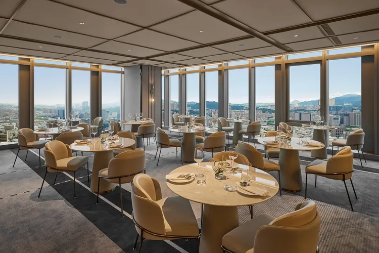 台北漢來大飯店入住行政樓層享台北最美天際線貴賓軒禮遇。業者提供