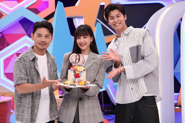 阿Ken（左）和風田（右）陪安心亞一起慶生。中天綜合台提供 