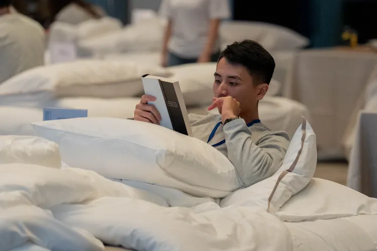 桃園大溪笠復威斯汀度假酒店舉辦首屆「天夢之床 24小時不睡覺挑戰賽」，祭出一系列趣味助眠障礙關卡。業者提供