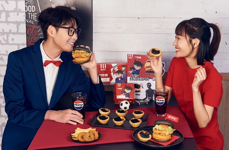 《名偵探柯南》跨界聯名，將於9月10日至10月21日推出期間限定的黑化新品。肯德基提供