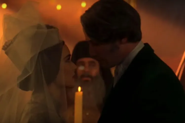 他倆在《吸血鬼：真愛不死》有一場由真正牧師主持的婚禮戲。