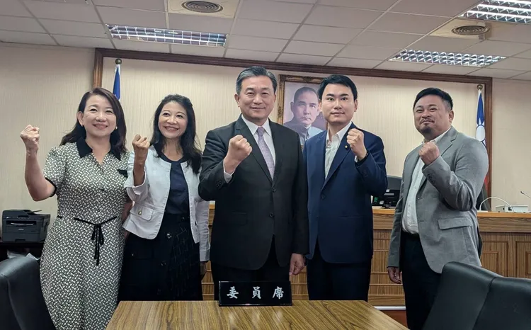 民進黨推舉王定宇當召委。洪申翰辦公室提供