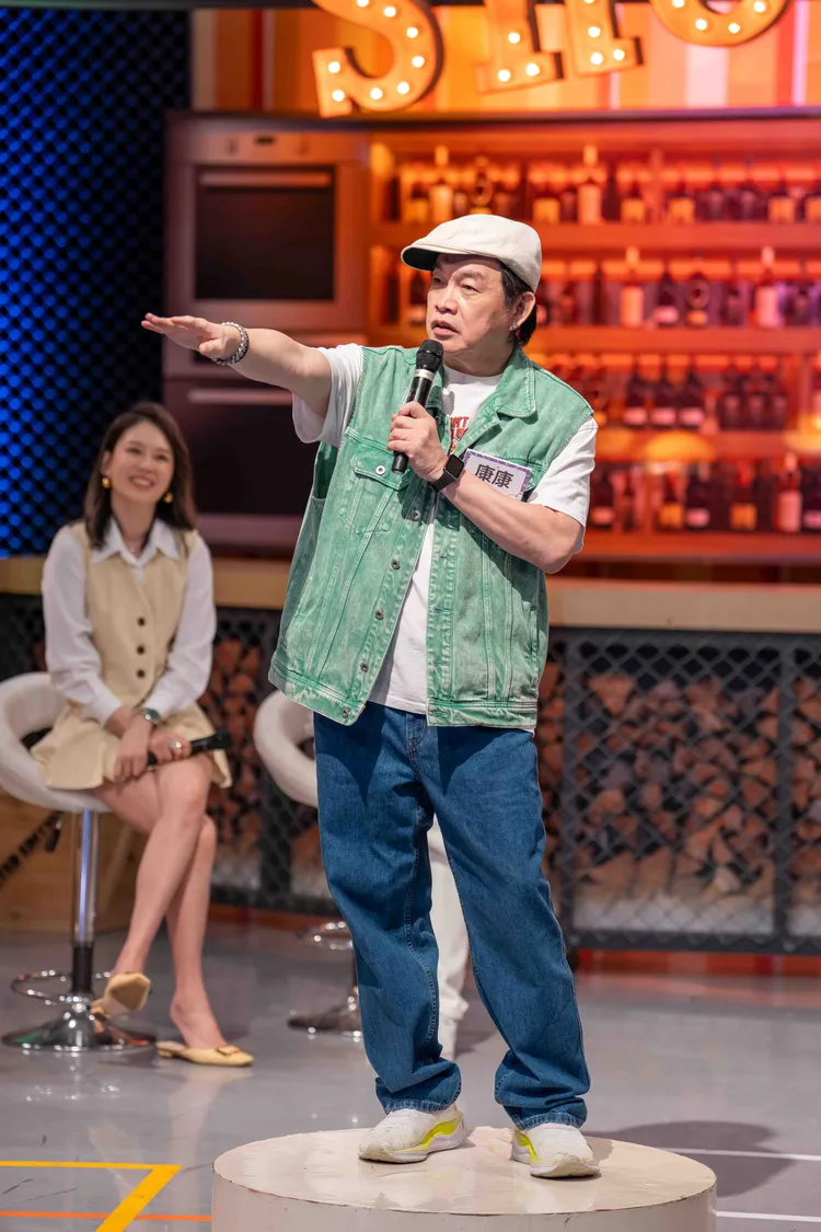 康康日前登上《11點熱吵店》，分享人生中最累的故事。TVBS提供