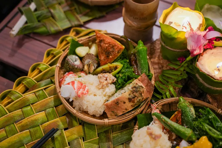 月光宴採自助餐形式供應，能吃到原民料理的海味山珍。田欣雲攝影